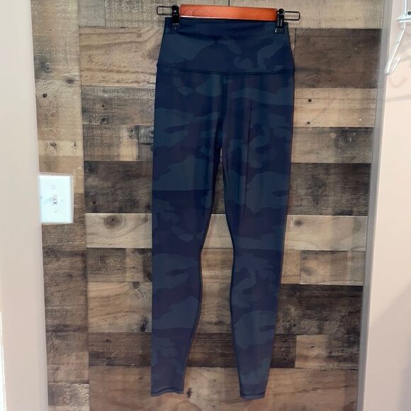 alo High-Waist Camo Vapor Legging in Hunter Camo - Picture 1 of 7